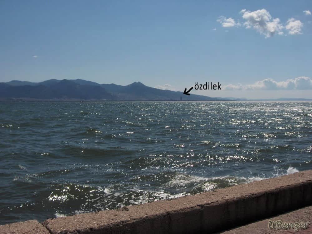 Karşıya geçtiğimizde İnciraltı Bostanlı'dan böyle görünüyordu...